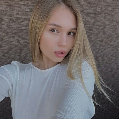 Allinika порно актриса