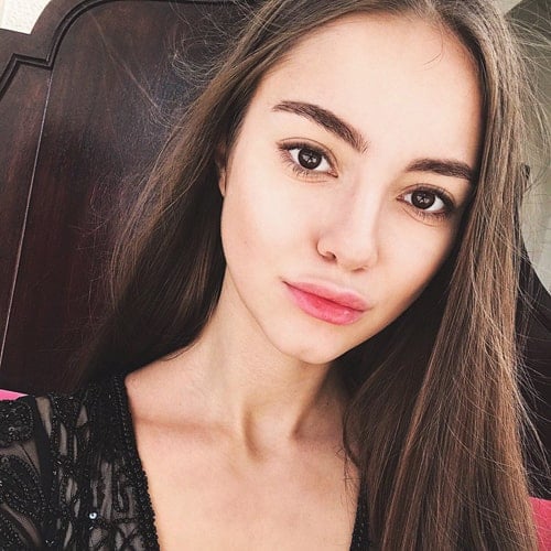 SolaZola порно актриса